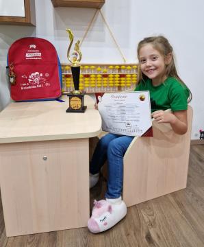 Petletna Ptujčanka Sia osvojila Champion pokal na mednarodnem tekmovanju Brainobrain
